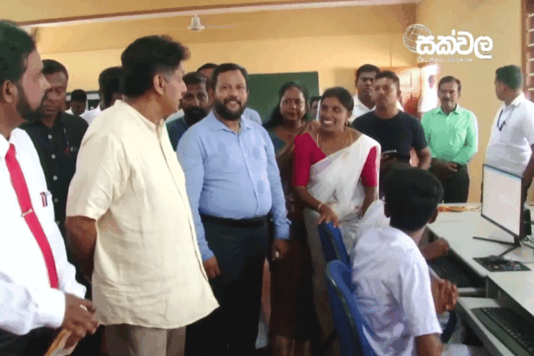සජිත්ගේ “සක්වල” වැඩසටහනේ 300 වැනි ස්මාර්ට් පන්ති කාමරය වන්කාලෛ ශාන්ත ආනා විද්‍යාලයට (VIDEO)