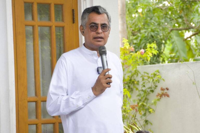 මහජනයාගේ සර්වජන ඡන්ද අයිතිය උදුරගන්න ලෑස්ති වෙන්න එපා.ප්‍රජාතන්ත්‍ර විරෝධී බලවේග වලට තටු ලැබෙයි – චම්පික