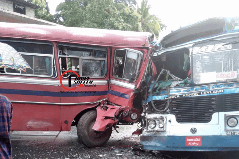 කොළඹ – නුවර පාරේ බස් අනතුරක්. 15කට තුවාල !