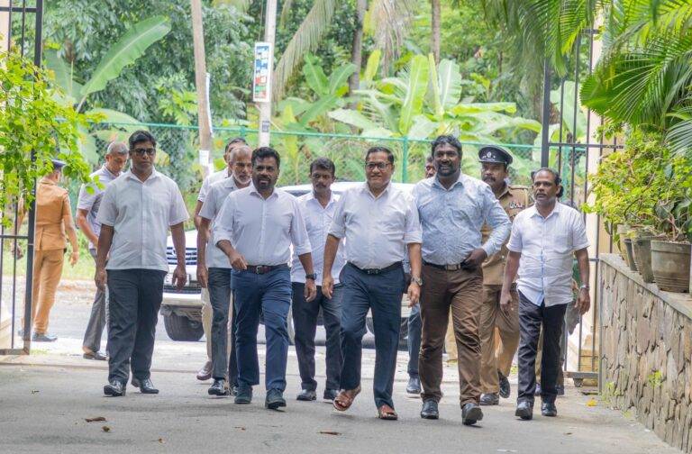 කොච්චර ඔළුගෙඩි එකතු වුණත් වැඩක් නැහැ.ජනතාව ඉන්නේ ජාතික ජන බලවේගය එක්ක – AKD