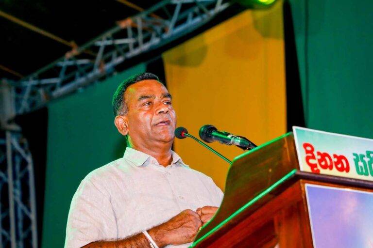 ජනාධිපති රනිල් දැන් නත්තල් සීයට ඇඳලා.හැබැයි දිනන්නේ සජිත් – තිස්ස