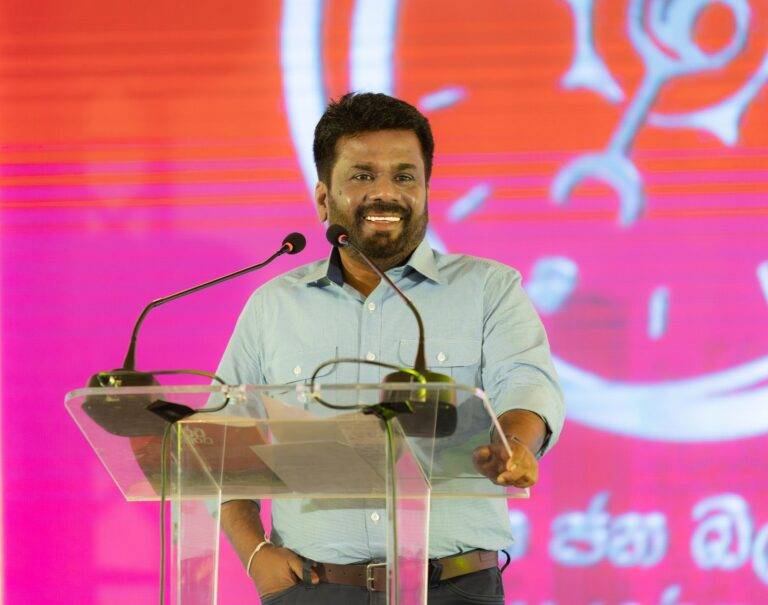පද්ධතියක් ලෙස වැටුණු රට අපි පුනරුද යුගයක් කරා ගෙන යනවා – ප්‍රතිපත්ති ප්‍රකාශය ජනගත කරමින් අනුර කියයි!