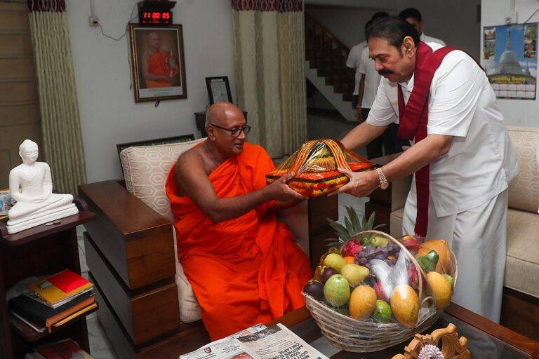 නාමල් වෙනුවෙන් මහින්ද!