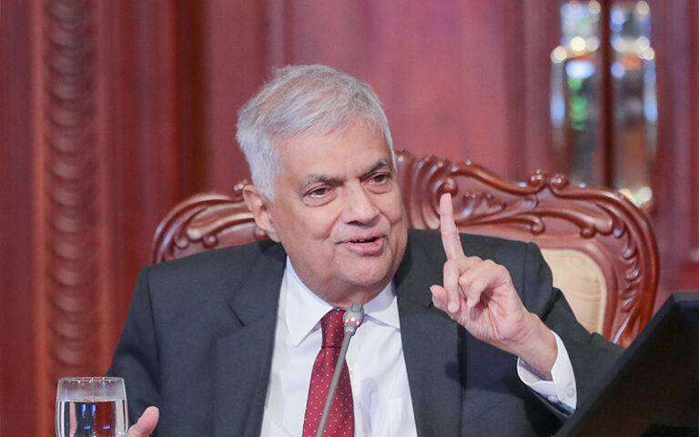 ජනපති හමු වූ විවෘත විශ්වවිද්‍යාල නීතිවේදී සිසුන්!