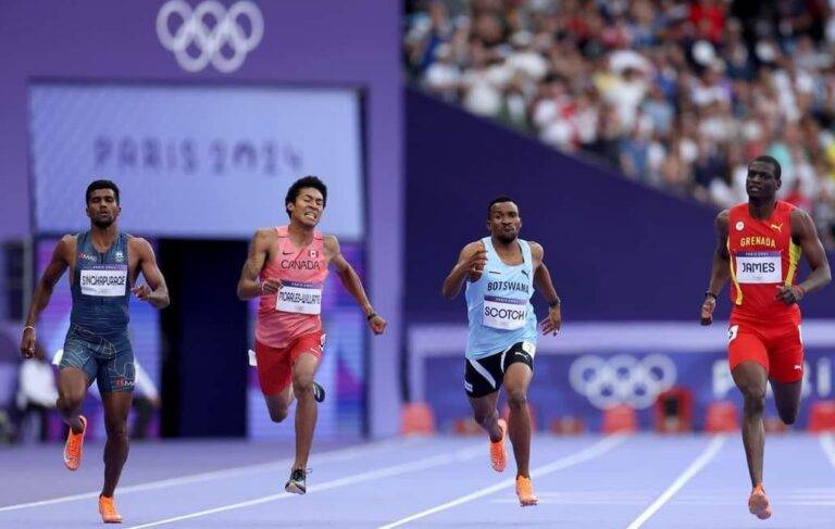 අරුණ දර්ශන පැරිසයේ දී හරියට දර්ශනය වෙයි.