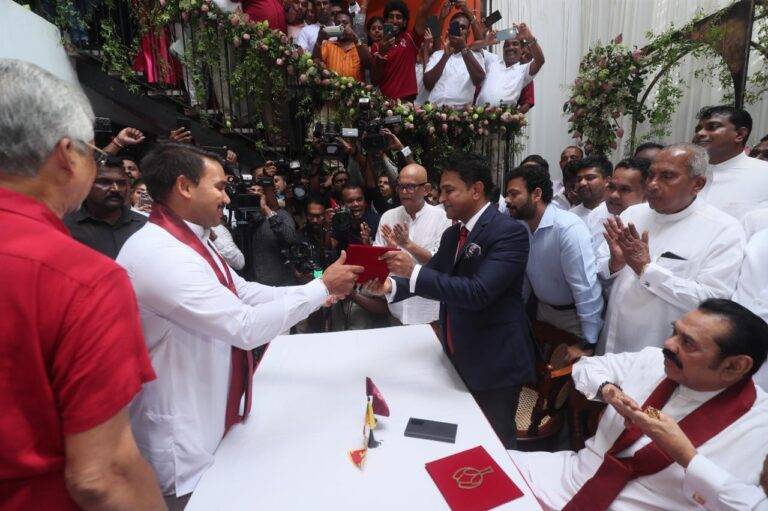 නාමල් තම පාක්ෂිකයන්ගෙන් ඉල්ලූ දේ!