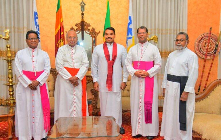 තරුණ නායකයකු ලෙස රටේ අනන්‍යතාවය රැකෙන ලෙස වැඩ කරන්න, නාමල්ට අති උතුම් මැල්කම් කාදිනල් හිමිපාණන්ගෙන් අනුශාසනා!