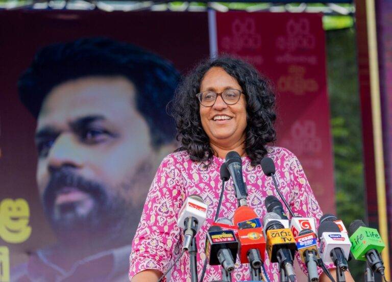 මේ වෙනකොට අපේ රටේ දේශපාලන භූමිය කඳවුරු දෙකකට බෙදිලා – හරිනි