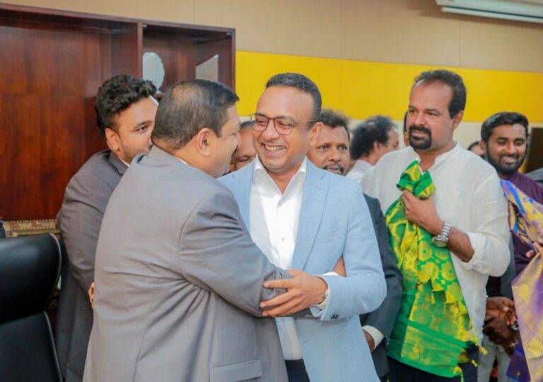 දේශපාලන බලය ලබා ගැනීමට ඕනෑම දෙයක් කරන්න පුළුවන් කෙනෙක් විදියට තමයි සජිත්ව අපි හඳුනගත්තේ – මනූෂ