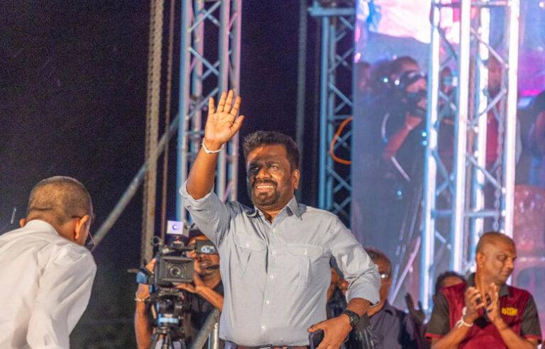 ජයග්‍රහණයෙන් පසු සාමය ප්‍රජාතන්ත්‍රවාදය ඉහළින්ම ආරක්ෂා කරන්න – අනුර මාලිමාවුන්ගෙන් ඉල්ලයි !