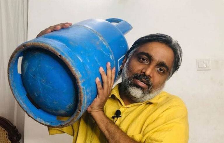 මැතිවරණ කොමිසම පුළුවන් හොඳම ලකුණ දුන්නා. ගෙදරට ගෑස් නැතුවම බෑ, රටට රනිල් නැතුවම බෑ – ආෂු