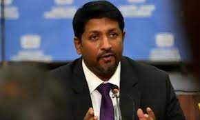 රනිල් කියන්නේ හැමදාම රට ගැන හිතපු නායකයෙක්!