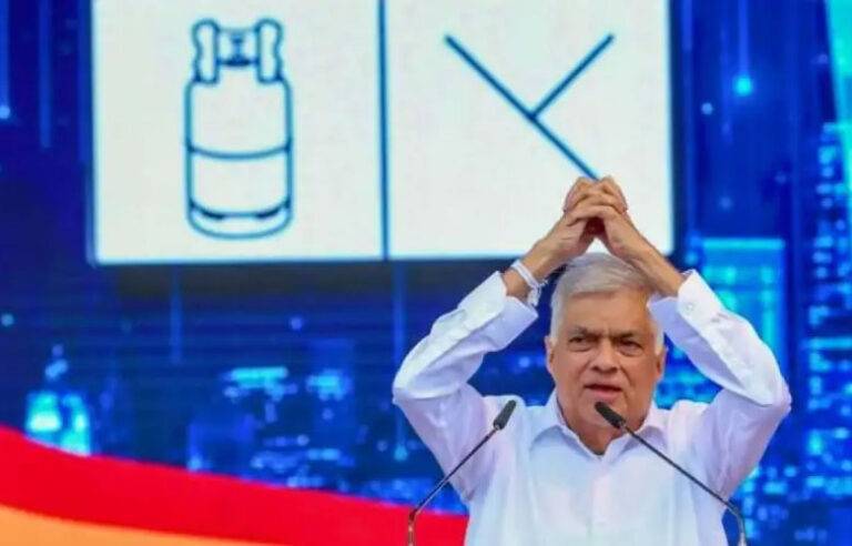 රනිල්ගේ ගෑස් සිලින්ඩරයට බාල්දියක්. මැ.කො. ට පැමිණිලි කරයි. නඩුවකුත් වැටෙන ලකුණු !