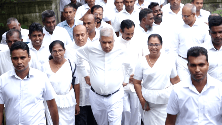 නාමයෝජනා භාරදීමෙන් අනතුරුව ජනාධිපති දළදාව වැදපුදා ගනියි!