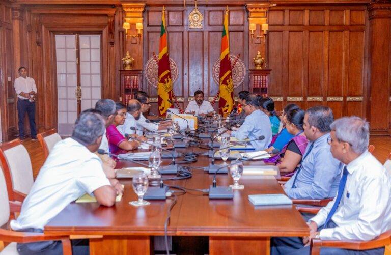 ප්‍රමාණවත් ඉන්ධන ලබා ගැනීම සඳහා කාර්යක්ෂමව කටයුතු කරන්න- ජනපතිගෙන් බලධාරින්ට උපදෙස්