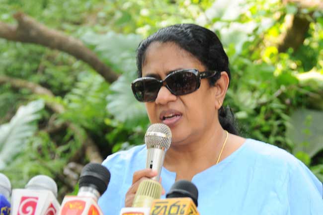මිනිස්සු හිතයි මට පිස්සු කියලා, ඒකට කමක් නෑ – තලතා කට අරී