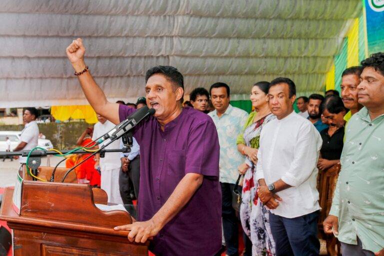 එදා ගෝඨාත් එක්ක රනිල් දාපු ඩීල් එක අද අනුර එක්ක දාලා.තැපැල් ජන්දෙට කලින් අනුරට රාජ්‍ය මාධ්‍යයෙන් කතා කරන්නත් දුන්නා – සජිත්
