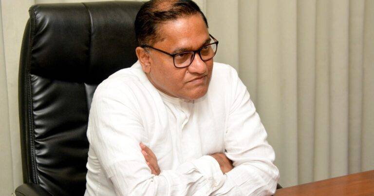 වීසා ප්‍රශ්නයට ඔක්තෝම්බර් මැද වෙද්දී විසඳුම්.වැරදි ක්‍රම දැන් වෙනස් කරගන්න – ඇමතිගෙන් පොලීසියටත් උපදෙස්!