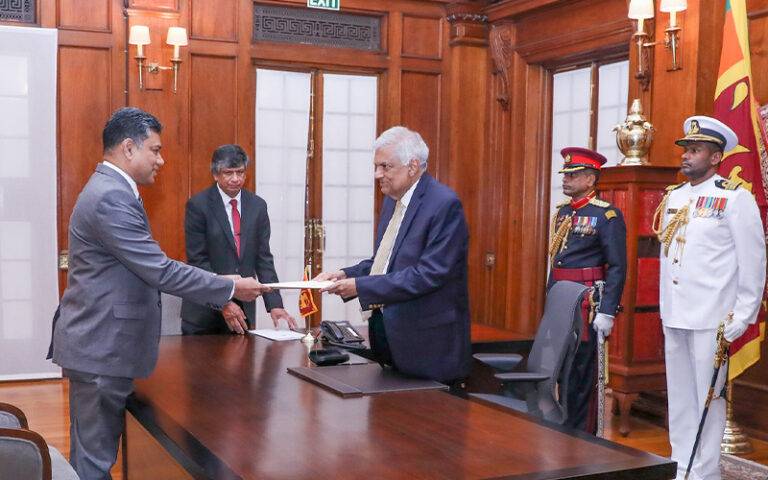 නව අභියාචනාධිකරණ විනිසුරුවරුන් සිව් දෙනෙක් ජනපති ඉදිරියේ දිවුරුම් දෙති!