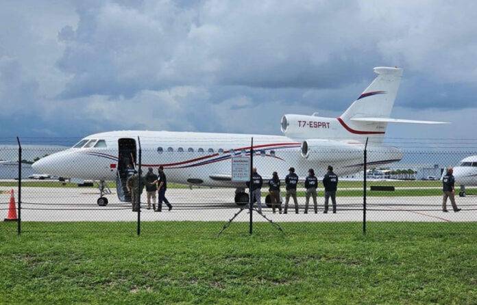 Maduro's-plane-LNW