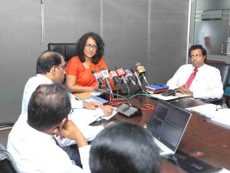 ක්‍රීඩා අමාත්‍යාංශයේ පාලන ව්‍යහුයේ වෙනසක් හරිනිගෙන් අලුත් අදහස්