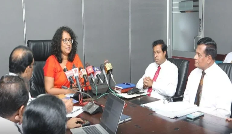 උත්සව නැති ආරම්භයක්!
