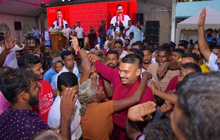 ඔබේ දරුවාගේ හෙට දවස වෙනුවෙන් දියුණු රටක් ගොඩනඟන්න පොහොට්ටුව ඉස්සරහා කතිරය ගහන්න – නාමල්