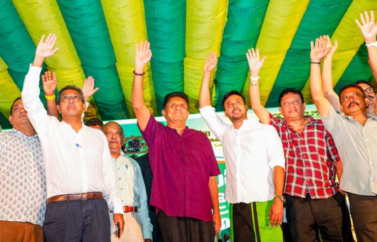 රාජපක්ෂලා විනාශ කළ රට රනිල් – අනුර හොර දීගයෙන් තවත් විනාශ කරන්න හදනවා – විපක්ෂ නායක සජිත් (VIDEO)