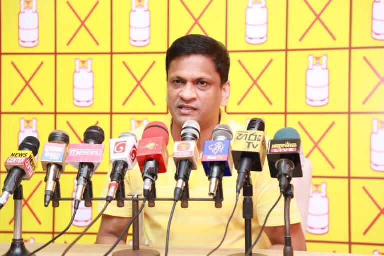 මේ අයට රට කරන්න පලපුරුද්ද, අද්දැකීම් නෑ  දැනටත් කරගෙන යන්නේ රනිල් වික්‍රමසිංහගේ ආර්ථික ක්‍රියාවලිය – ලාන්සා