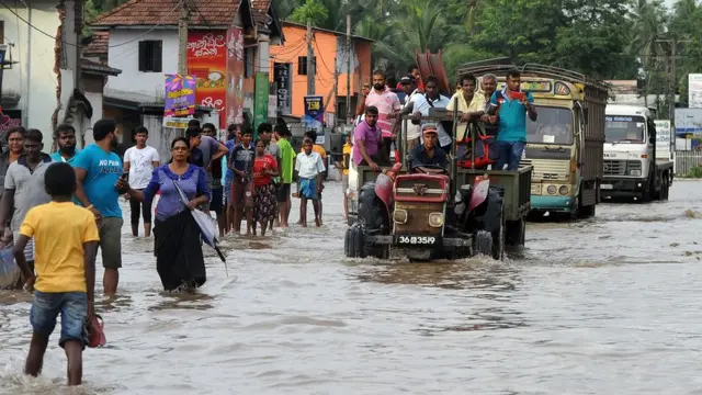 අධික වර්ෂාවෙන් දිස්ත්‍රික්ක 13ක පුද්ගලයින් 159,511ක් ආපදාවට!