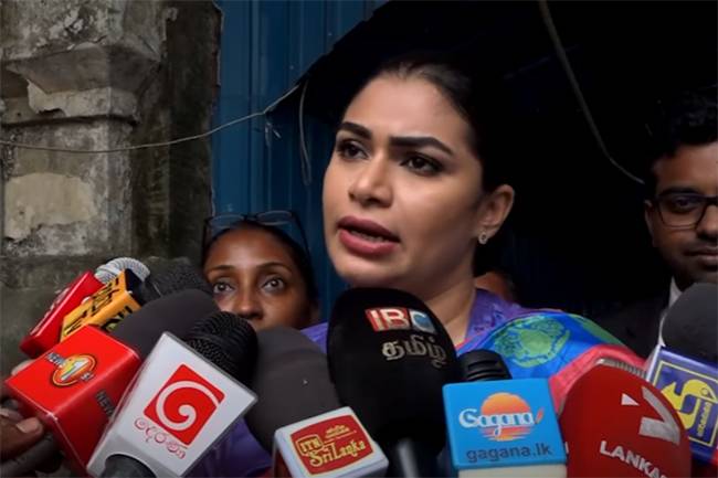 සමඟිය ගැන හිරුණිකා කලකිරෙයි. වනිතා බලවේගයේ ජාතික සංවිධායිකා ධූරයෙනුත් ඉවත් වෙයි!