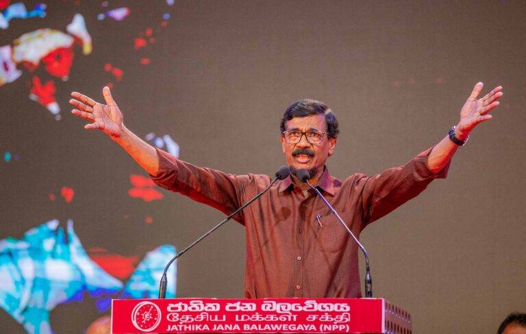 බොරු කියල කියල බොරුවෙන් ජීවත් වූවන්ට ඕනේ බොරුවම තමයි – පෝලිම්,ගැටුම් කතාවලට ටිල්වින් දැනෙන්නම කියයි