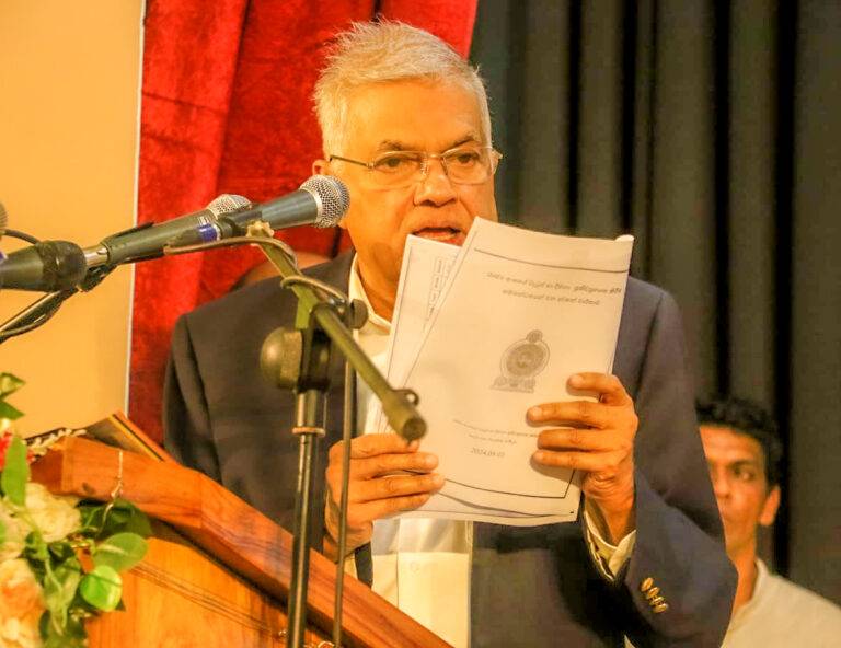 ව්‍යවස්ථාව ගැන හෝ නොදන්නා බබ්බු එක්ක රටක් කරන්න බැහැ!