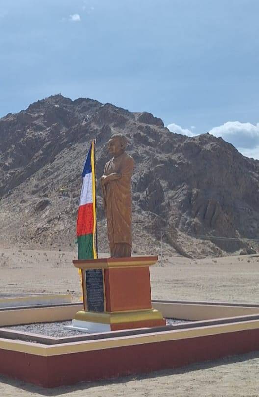 ඉන්දියාවේ ලඩාක් අගනුවර ධර්මපාල පිළිරුවක් ස්ථාපනය කෙරේ