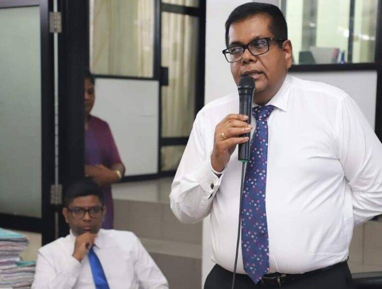 පණ්ඩුක කීර්තිනන්ද ඉඩම් ප්‍රතිසංස්කරණ කොමිසමේ සභාපති ධුරයෙන් ඉවත් වෙයි!