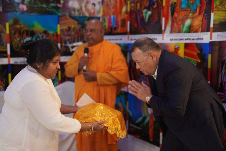 හේගස් ටවුන් බෞද්ධ විහාරයේ කඨින පිංකම මහ ඉහළින් ..!