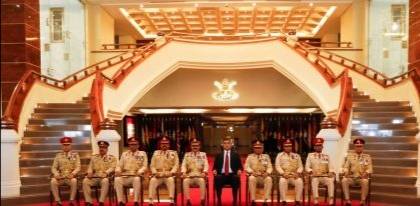 යුද හමුදා මූලස්ථානයේ සංචාරයක නිරත වූ ආරක්ෂක ලේකම්!