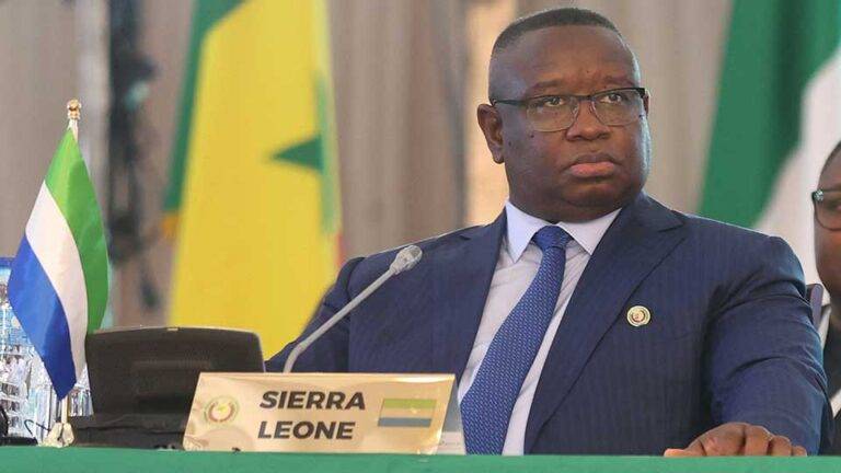 Julius Maada අද දිවයිනට!
