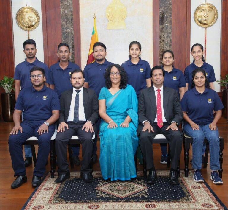 ක්‍රිකට්වල උදව්වෙන් ඇමෙරිකා යන කැරම් අගමැතිණිය හමුවට