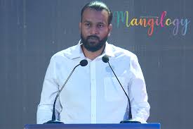 මාලිමාව රජයේ සේවකයන්ට කොකා පෙන්වීම දැන්වත් නතර කළ යුතුයි!