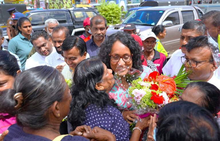 තුන්දෙනෙක් ඉඳලා මෙච්චර වෙනසක් කළා නම් ශක්තිමත් පාර්ලිමේන්තුවක් එක්ක මොනවද අපිට බැරි ? – හරිනි