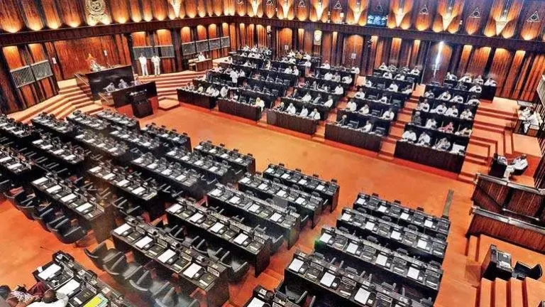 පරණ මුහුණු සියල්ල දේශපාලනයට සමු දෙන ලකුණු!