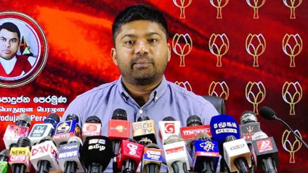 මහින්ද මහත්තයව බලන්න අපේ පරණ යාළුවෝ එනවා. හැබැයි ආපහු තාම පක්ෂෙට ගත්තේ නෑ!