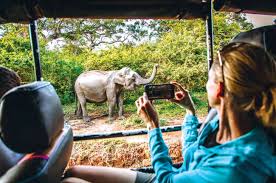 ලොව පුරා සිටින සංචාරකයින්ට ආරාධනයක්!