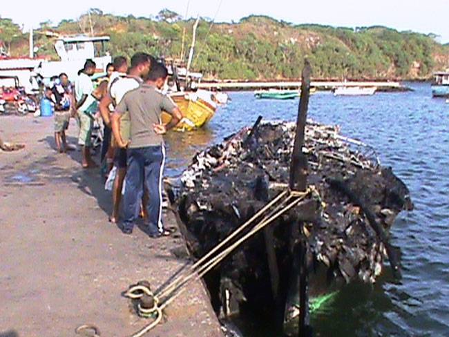 බහුදින ධීවර යාත්‍රා දෙකක් ගිනිගනී!