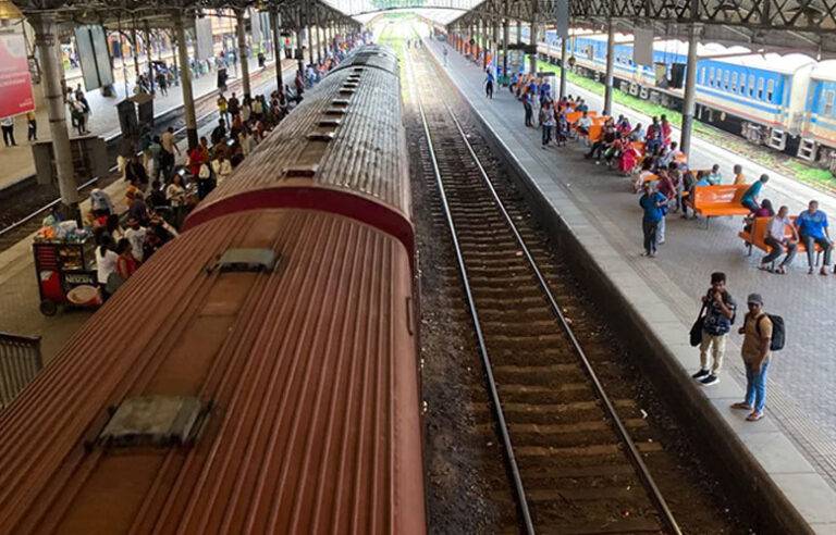 දුම්රිය ගමන් වාර 10ක් අවලංගුයි. තවත් ගමන් වාර රැසක් අවිනිශ්චිත තත්වයක !