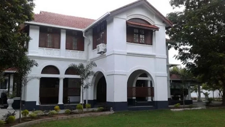 ජල සහ විදුලි බිල් වලට පොලු තැබූ හිටපු මැති- ඇමතිවරු