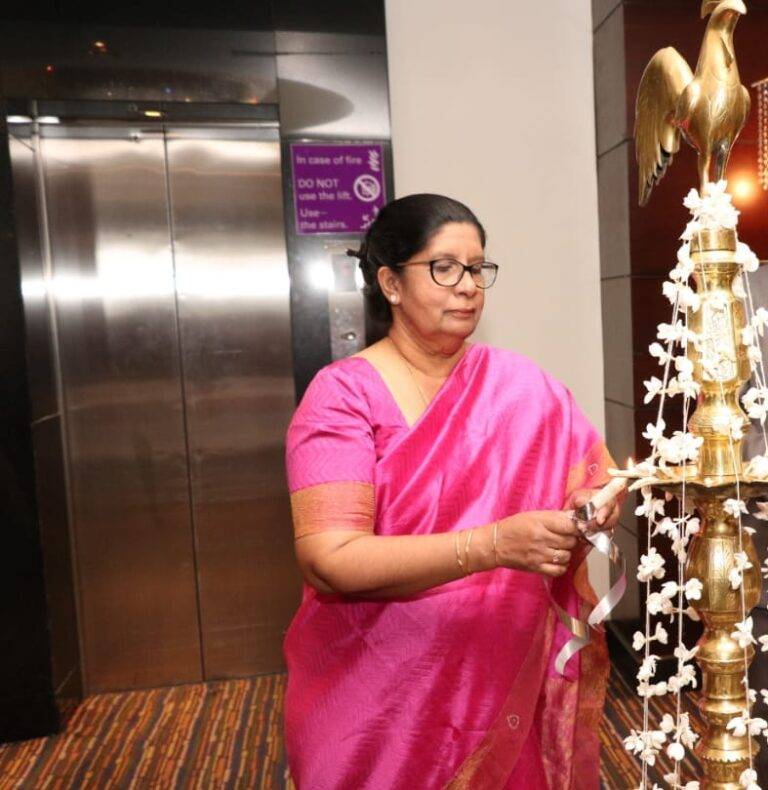 මෙරට අගවිනිසුරුවරිය ලෙස මුර්දු ප්‍රනාන්දු පත්කිරීමේ නිර්දේශයට ආණ්ඩුක්‍රම ව්‍යවස්ථා සභාවේ අනුමැතිය!