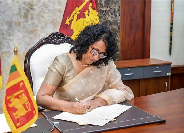 17 වැනි අග්‍රාමාත්‍යවරිය ලෙස හරිනි අද වැඩ අරඹයි!