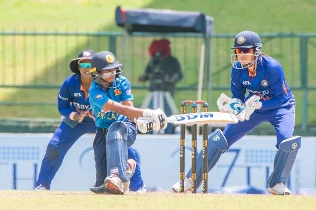 නිලක්ෂිකාගෙන්, යුද හමුදාව වෙනුවෙන් වෙඩි වගේ ලකුණු වර්ෂාවක්